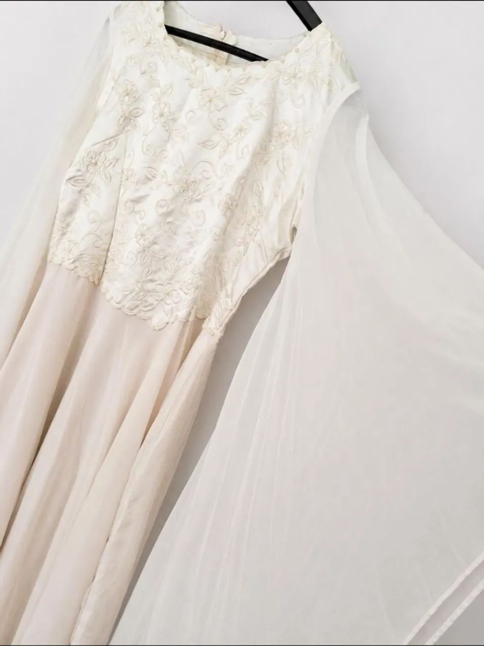 Vestido off white/creme elegante com bordado - Foto 3