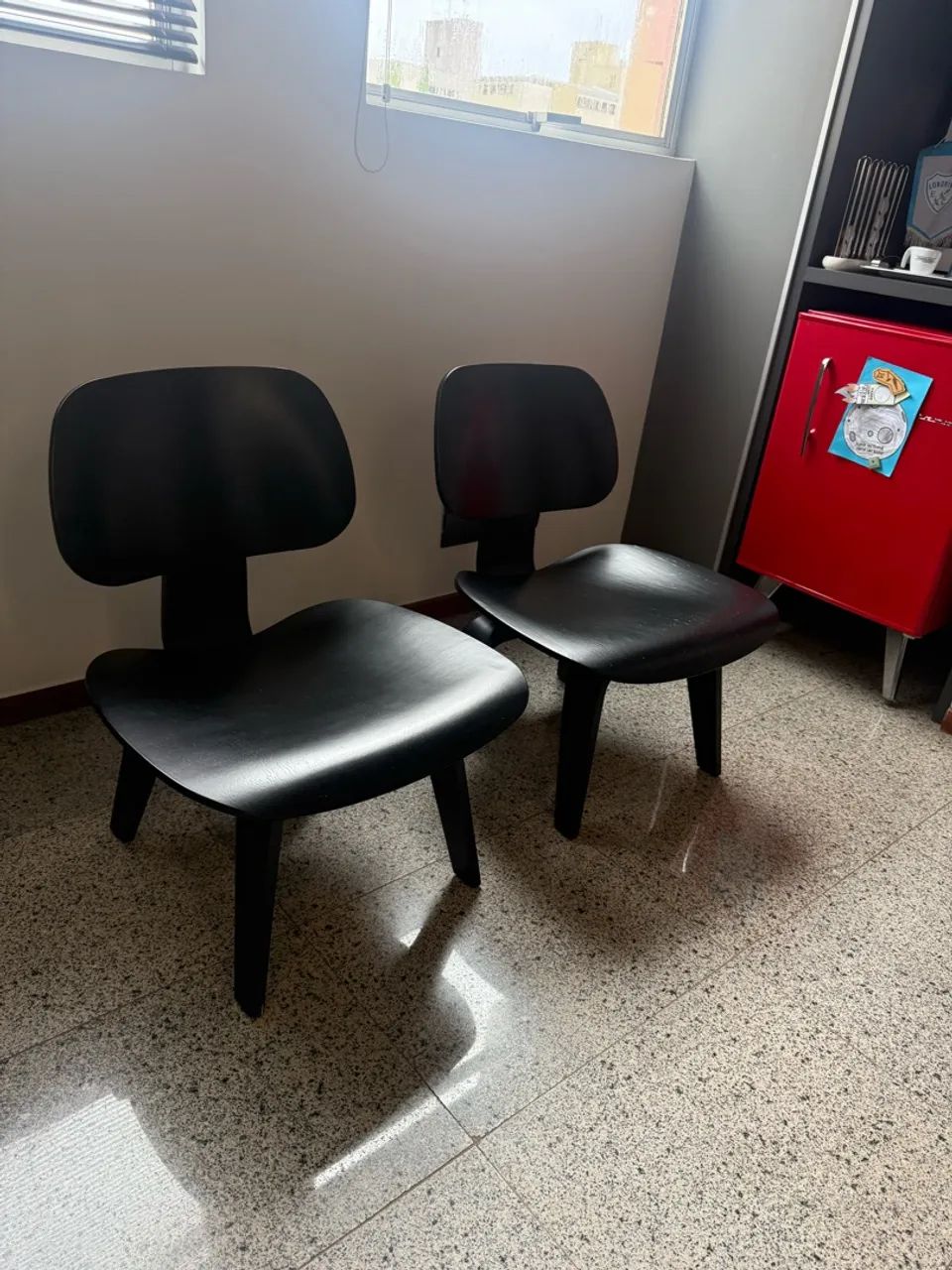 Cadeira Charles Eames LCW Preta