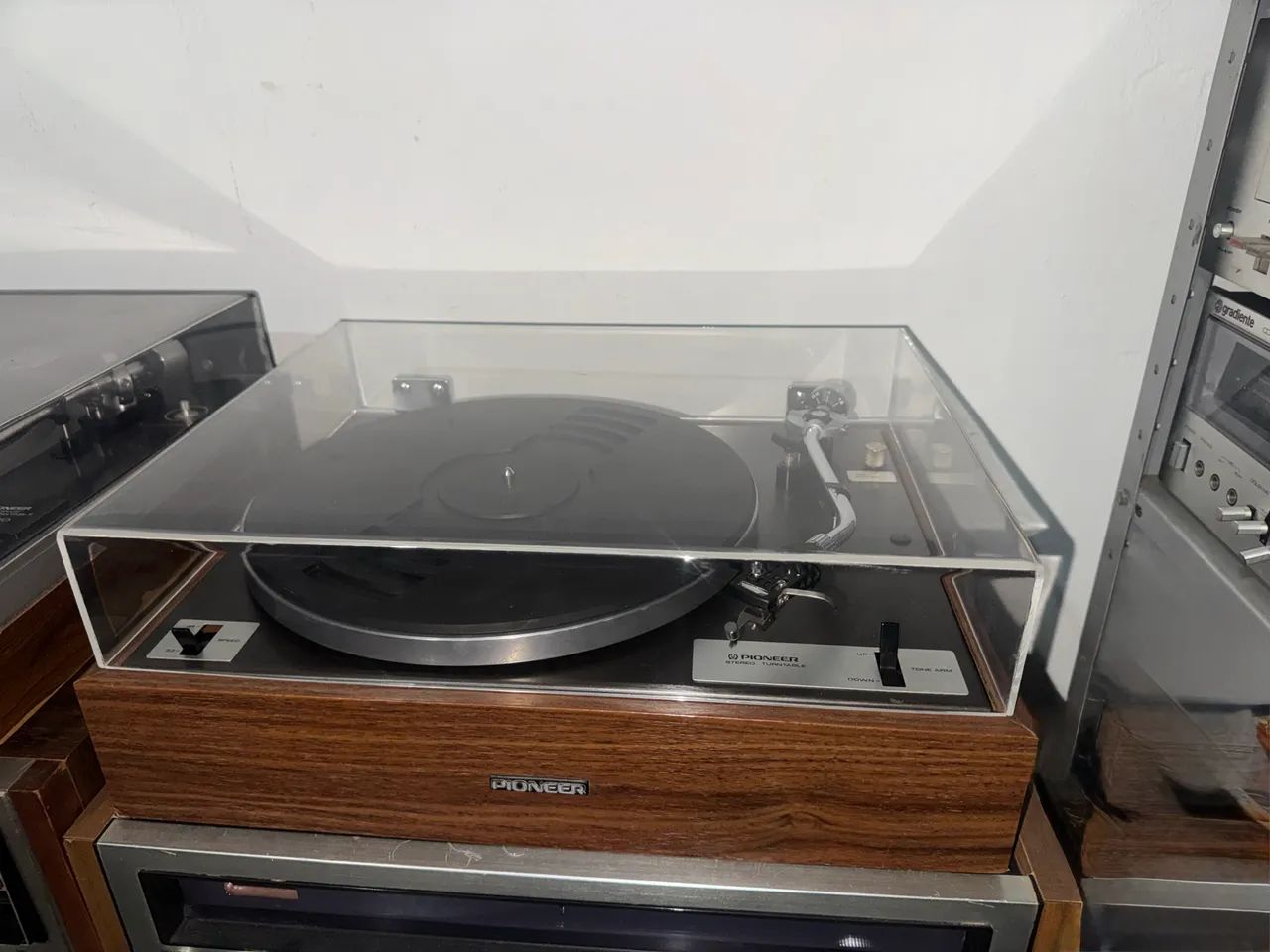 Toca disco pioneer Pl 12r em excelente estado e funcionando perfeitamente 