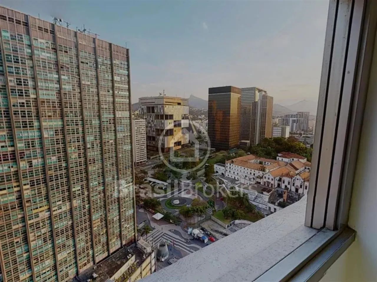 Duas salas comerciais conjugadas com 74 m2 na melhor localização do Centro da Cidade