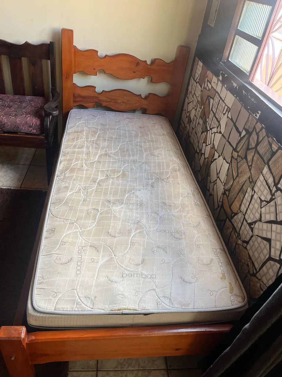 Vende-se cama de solteiro com colchão  - Foto 5