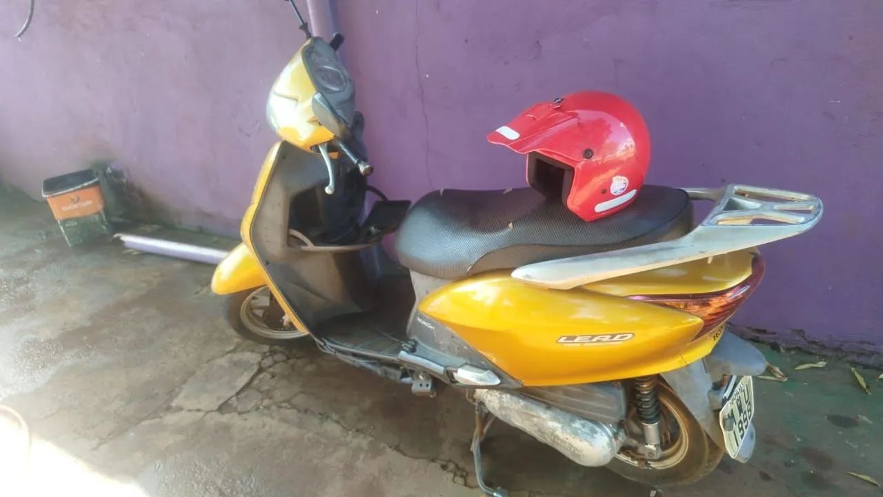 Moto Honda lead 