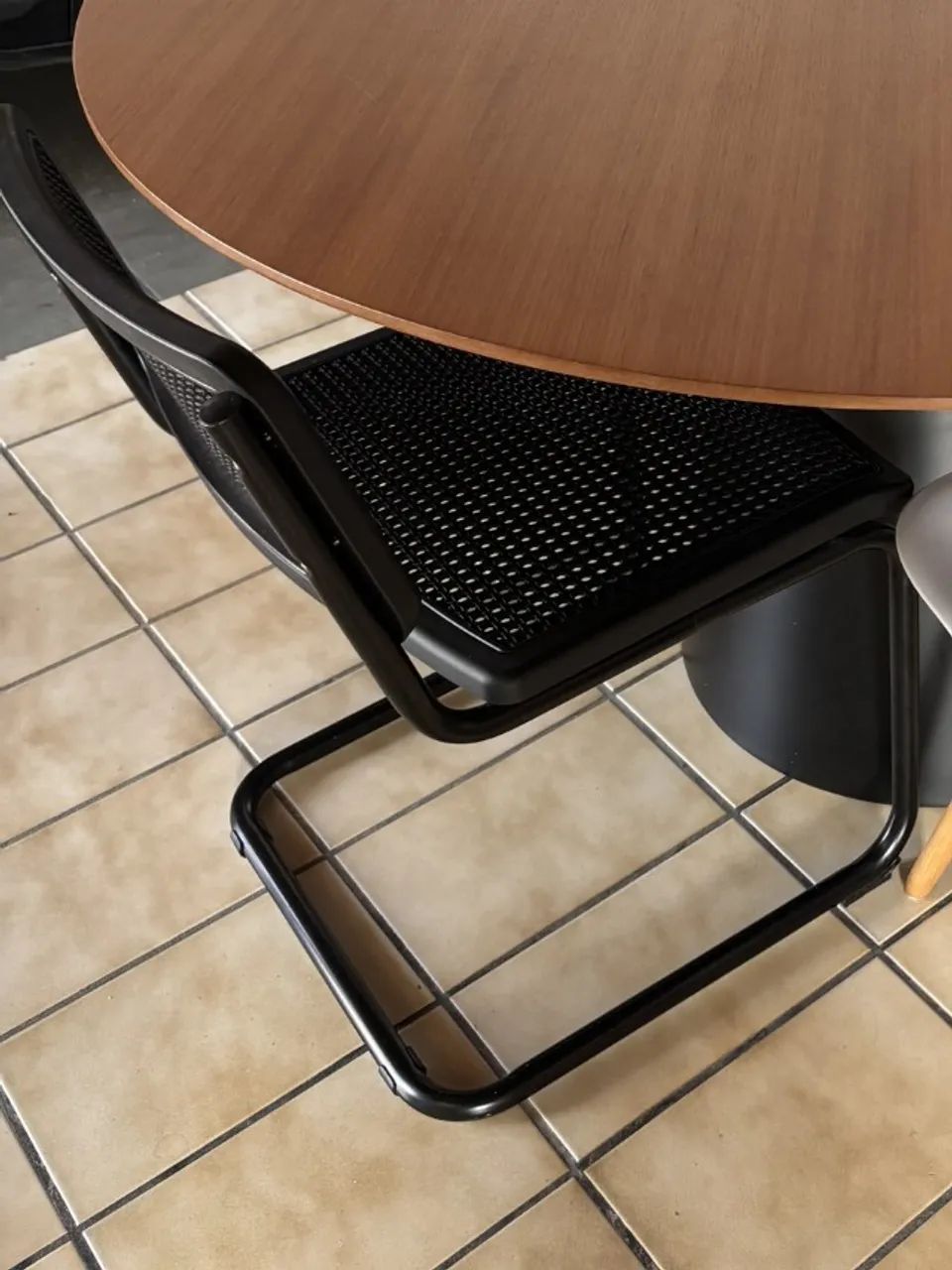 Cadeira cantilever preta estilo Cesca Thonet - assento telinha - Foto 3