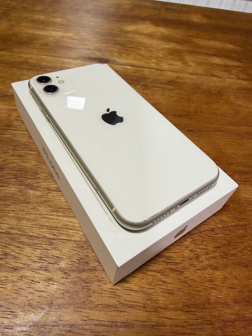 Apple iPhone 11 ホワイト 128GB バッテリー残100％ iPhone 11 - 128GB (bateria 100% + caixa) - Celulares e Smartphones