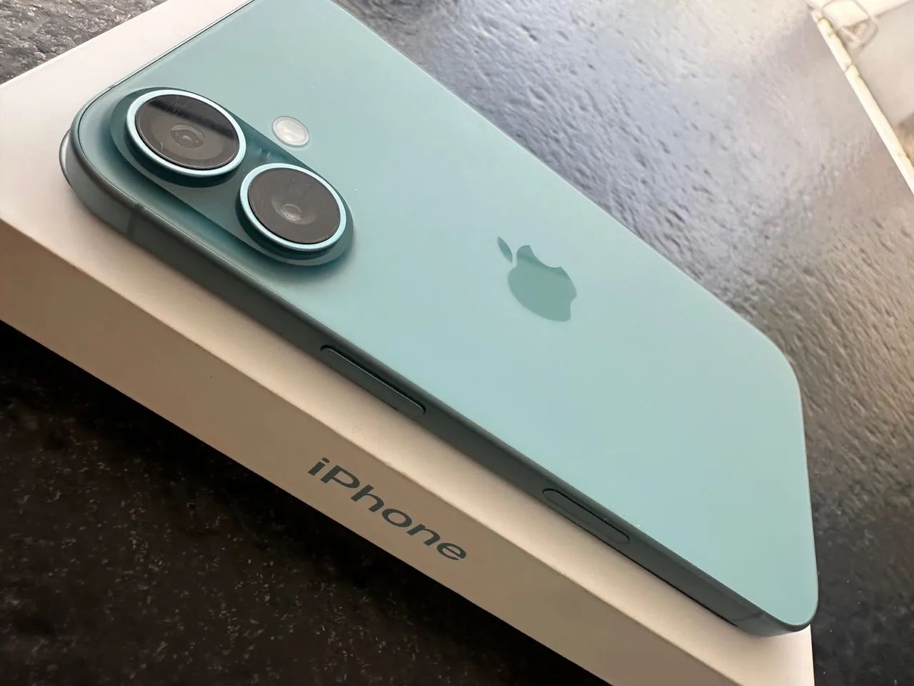 Iphone 16 / na caixa / excelente estado - Foto 3