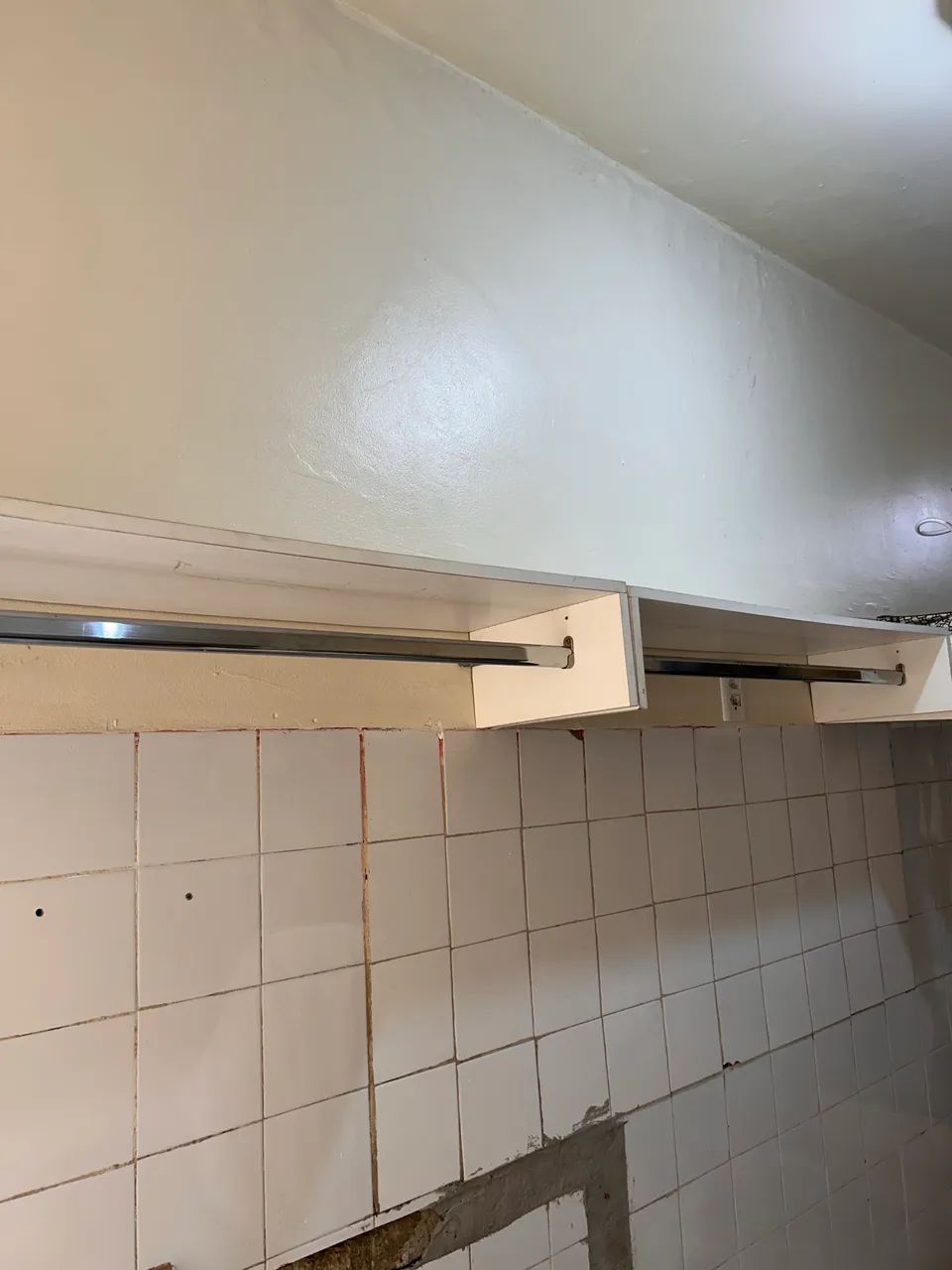 Cabideiro aéreo / closet suspenso em MDF branco  - Foto 2