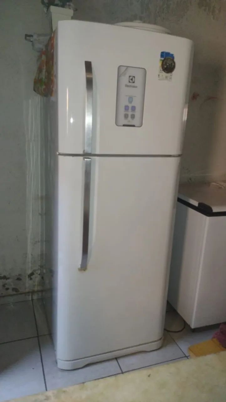 Vendo geladeira Electrolux usada com defeito  - Foto 2