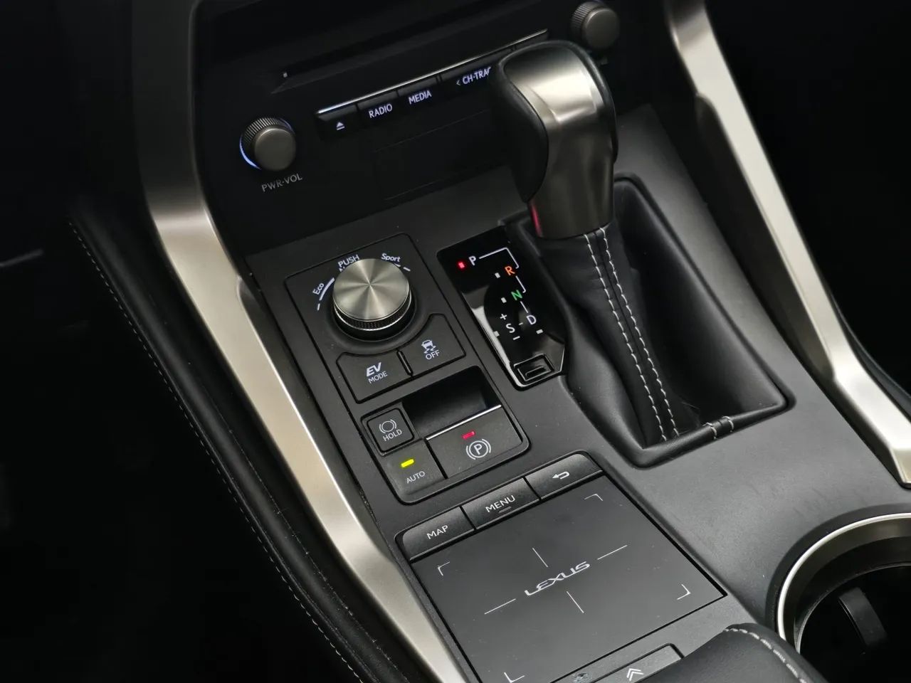 Lexus NX-300 H Luxury 2.5 16V Aut., foto 12 de 19