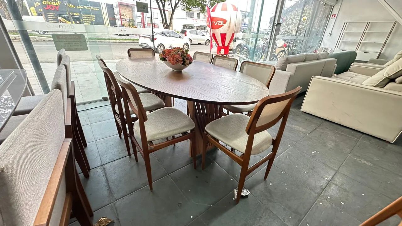 Mesa nova resistente de madeira