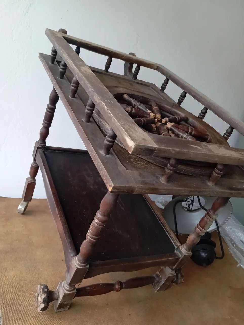Lindo carrinho de chá/bebidas antigo em estilo colonial/clássico.  - Foto 2
