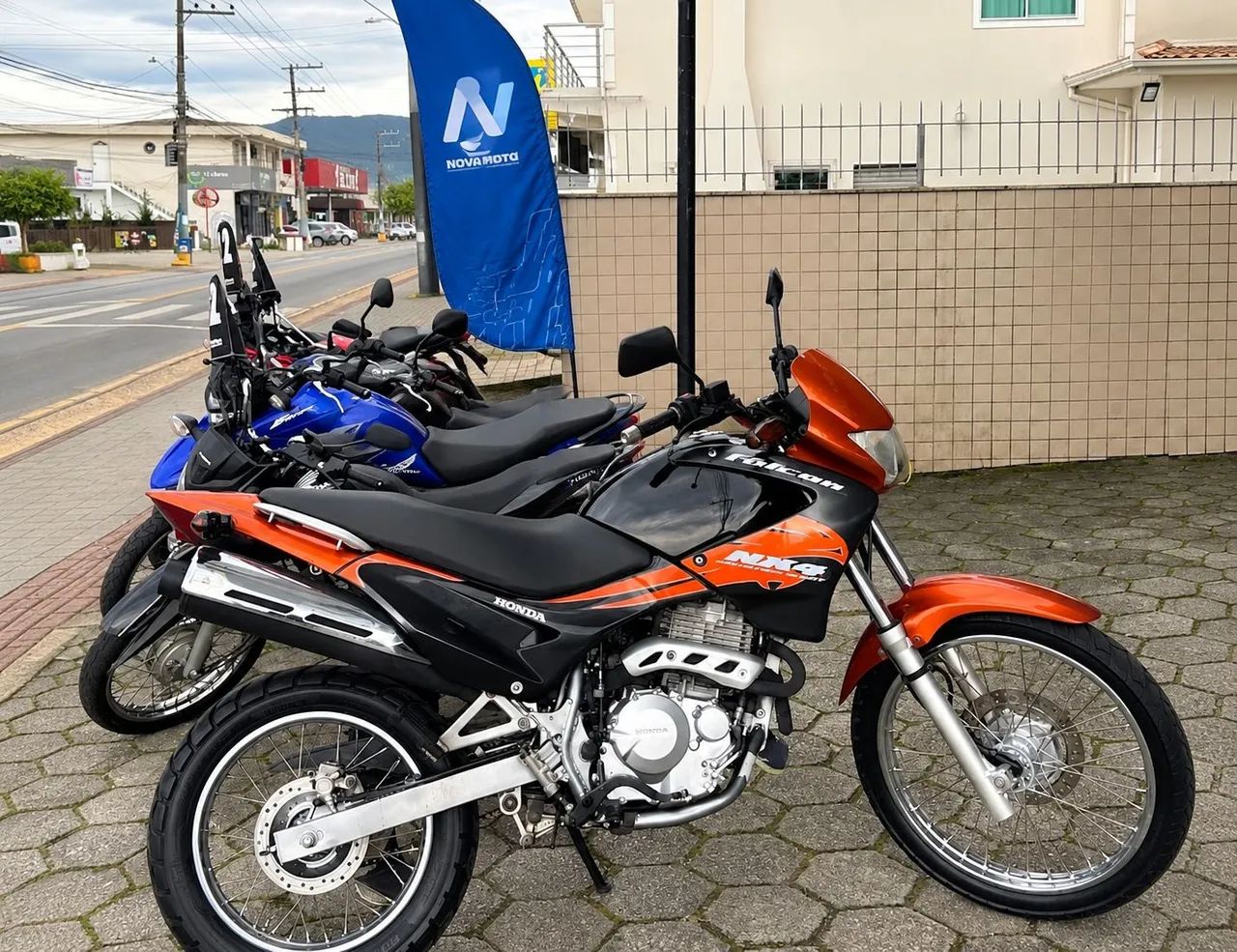 Falcon 400 - Foto 2