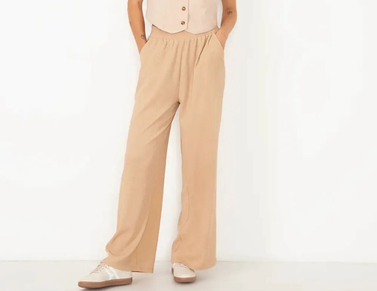 Calça texturizada bege