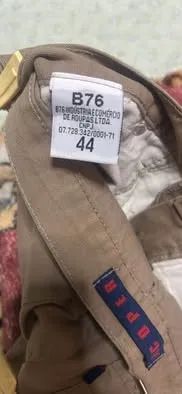 calça jeans Coper, modelo com corte reto e tonalidade marrom/bege TAM B76 44 - Foto 4