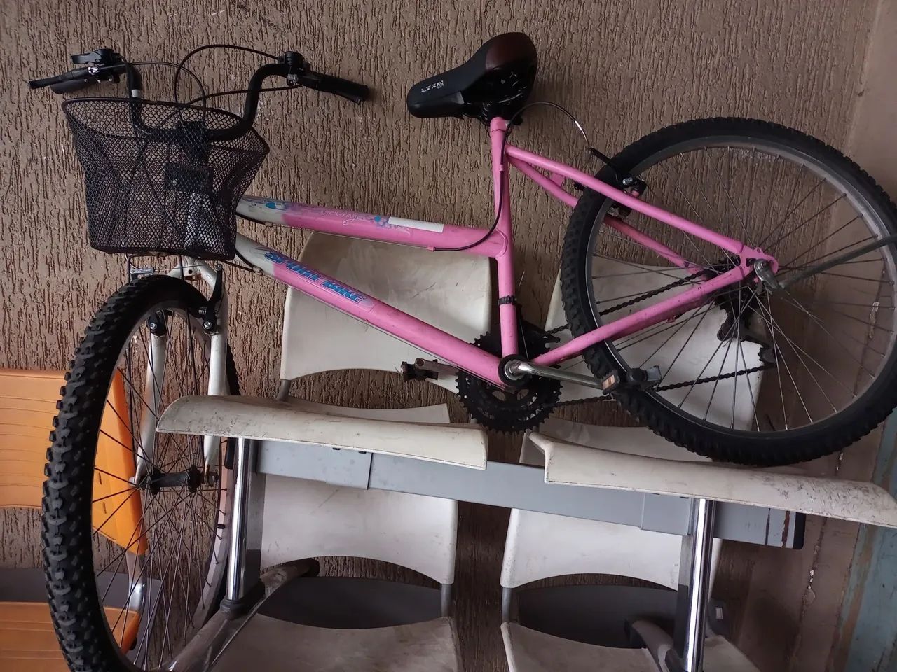 Usada bicleta com cestinha  zerada 