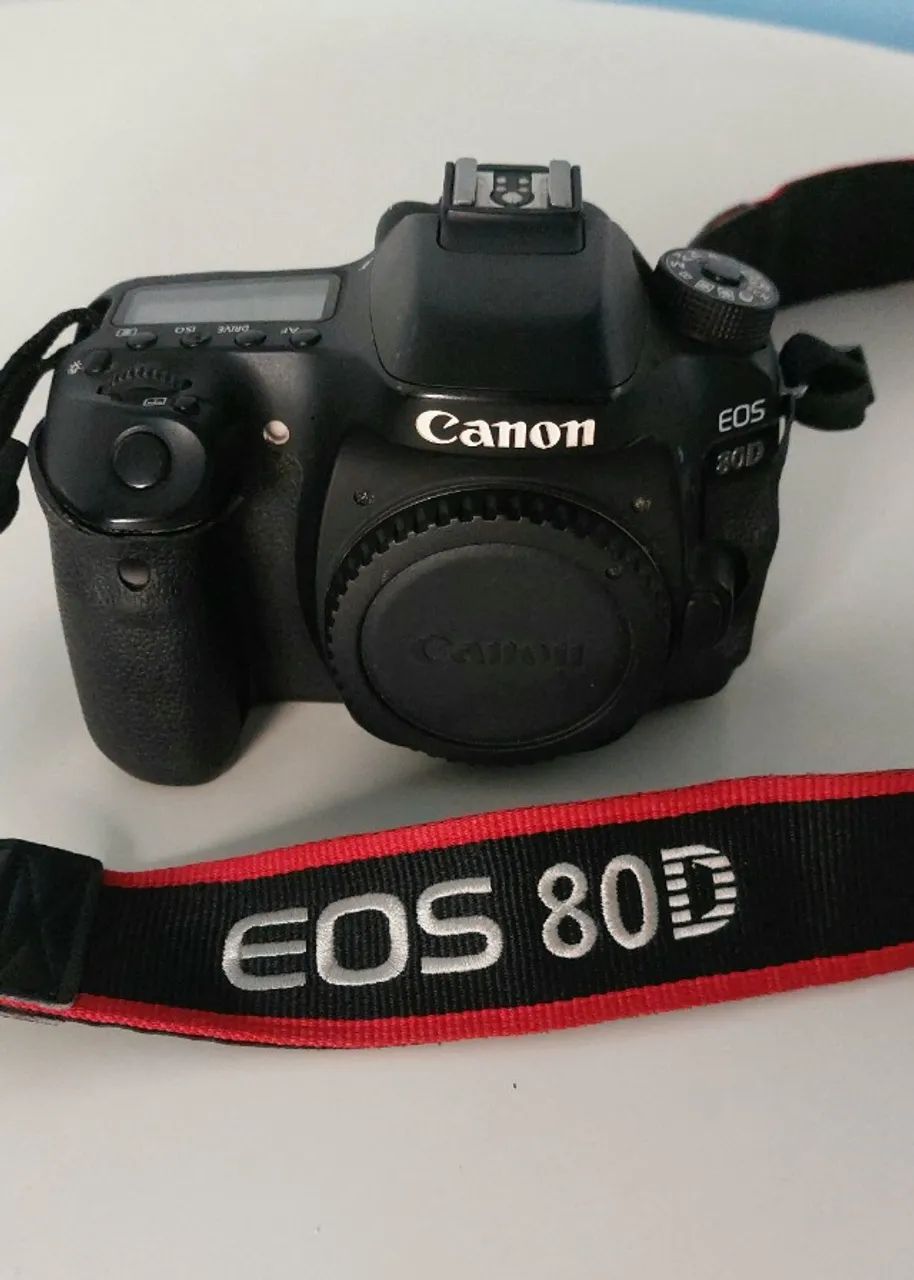 Câmera Canon 80D com 75k cliques 