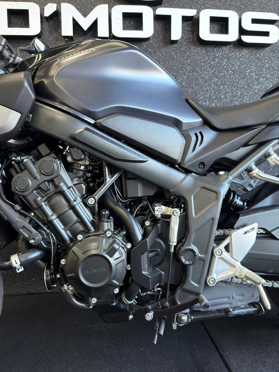 CB 650R E-CLUTCH - 2026 - 600KM - Foto 3