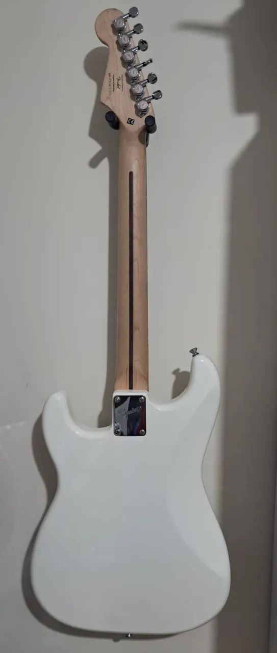 Squier Bullet Stratocaster ホワイト Guitarra Squier Bullet Strato Arctic White - Acorde Musical