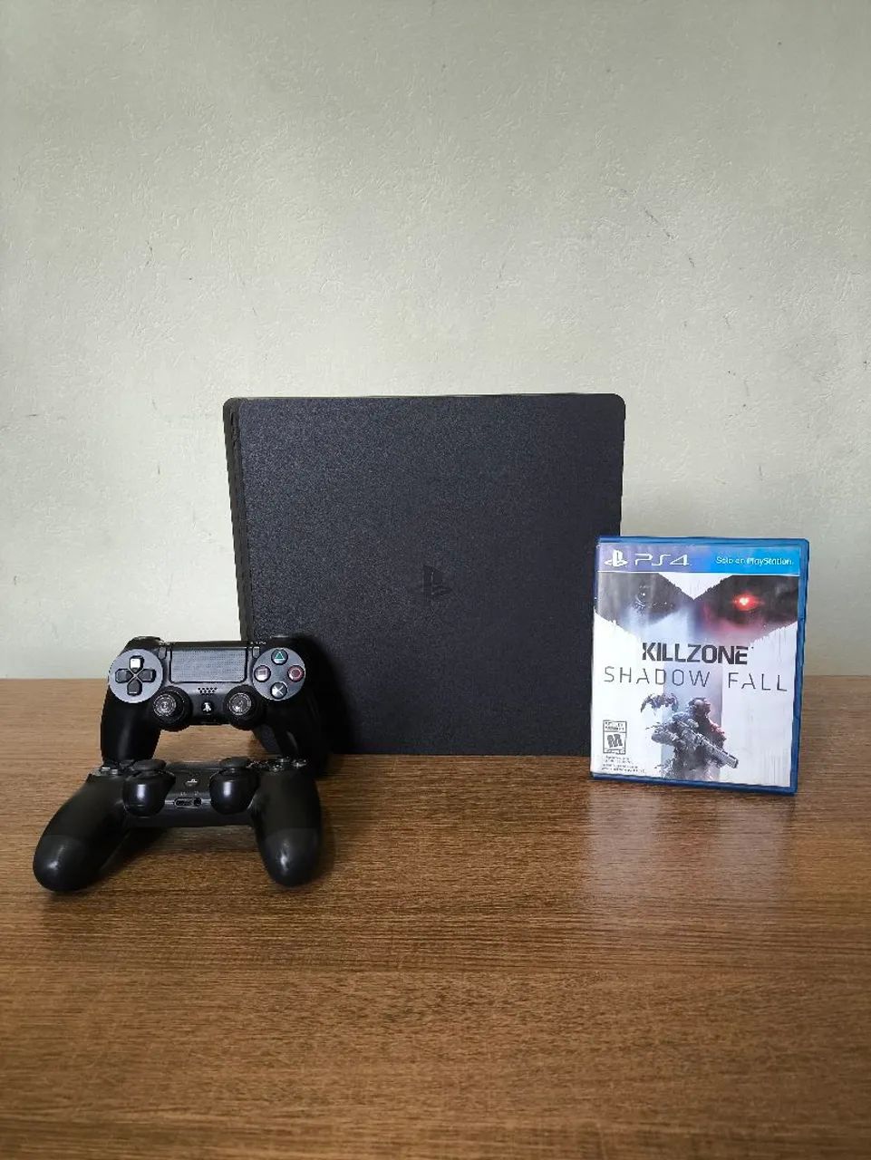 PS4 slim de 1 tera com 2 controles. - Foto 2