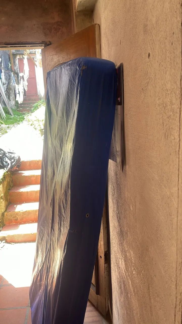 Colchão de solteiro com capa impermeável  - Foto 2