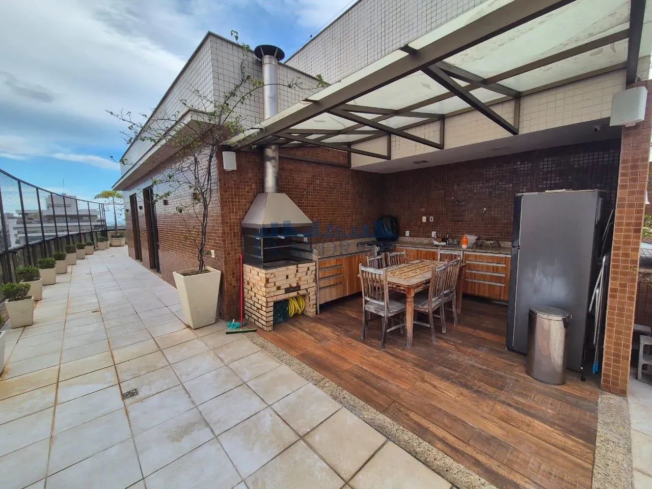 Cobertura duplex com 443m², vista 360º com direito de uso da laje, espaço gourmet e piscin