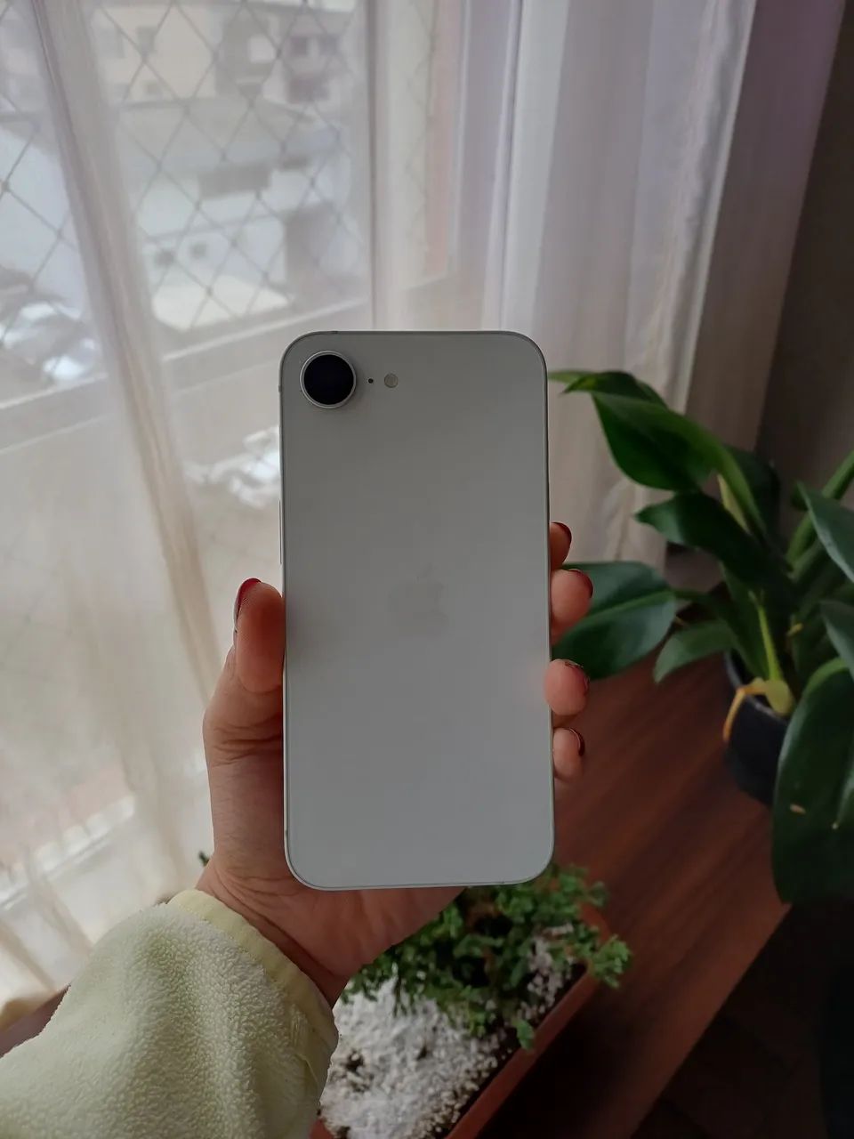 iPhone 16e Seminovo + capinha - Foto 2