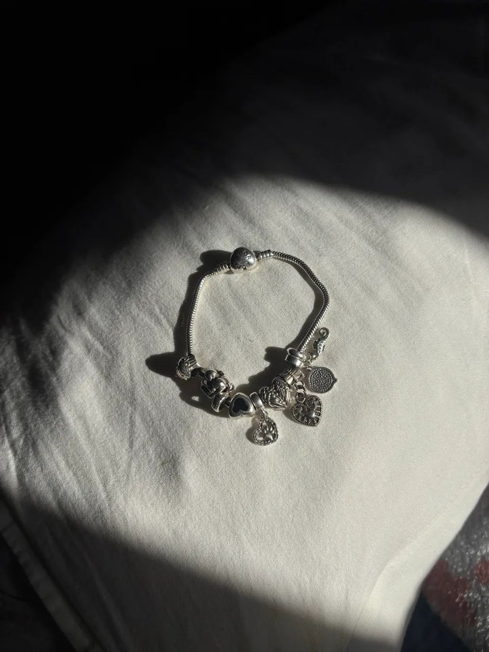 Pulseira Pandora prata original com 9 berloques, nova, com ótima qualidade