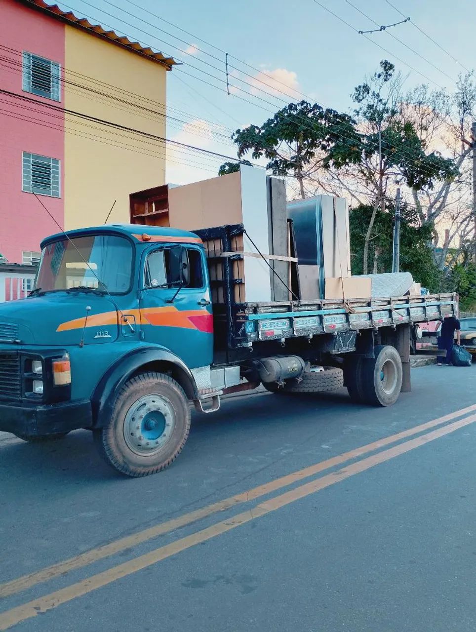 Caminhão toco carroceria