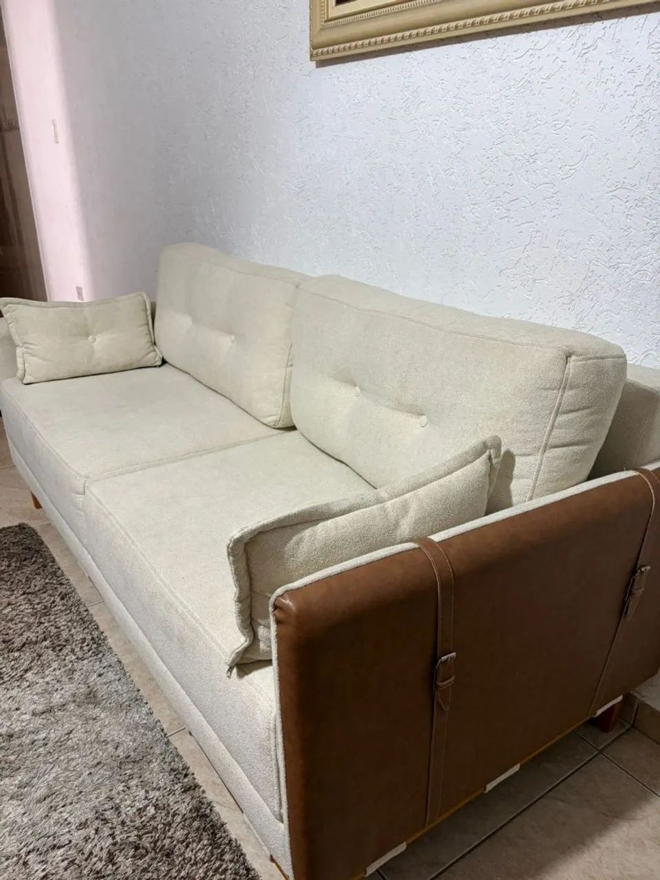 Sofá off-white tecido bouclé dois lugares  - Foto 2