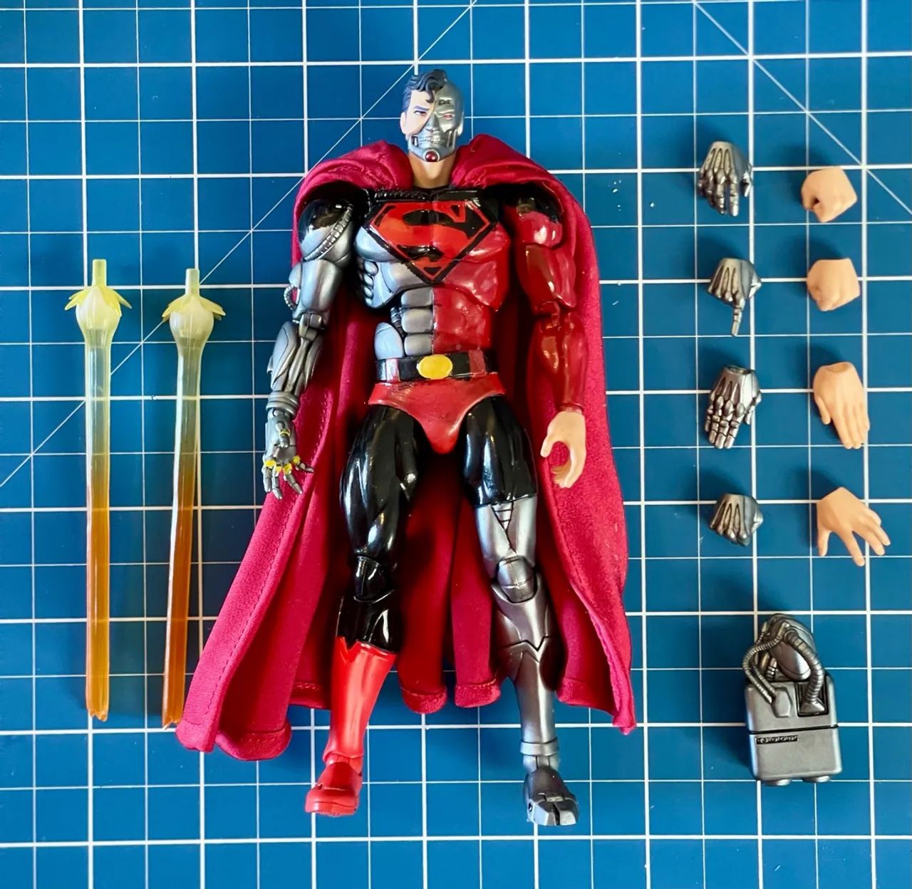 Cyborg Superman - Mafex original / Customizado 