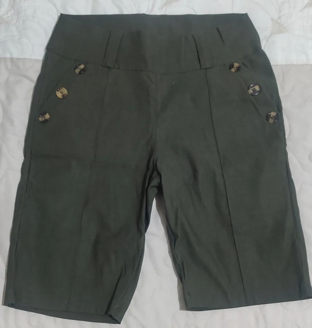 Bermuda Bengaline com Botões Verde Tam. 44