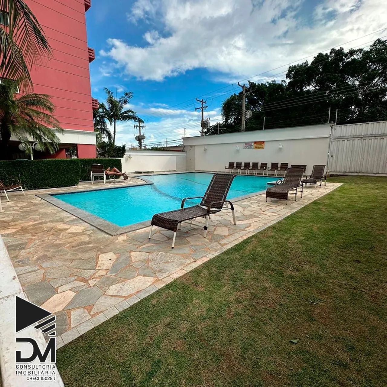 Apartamento mobiliado.