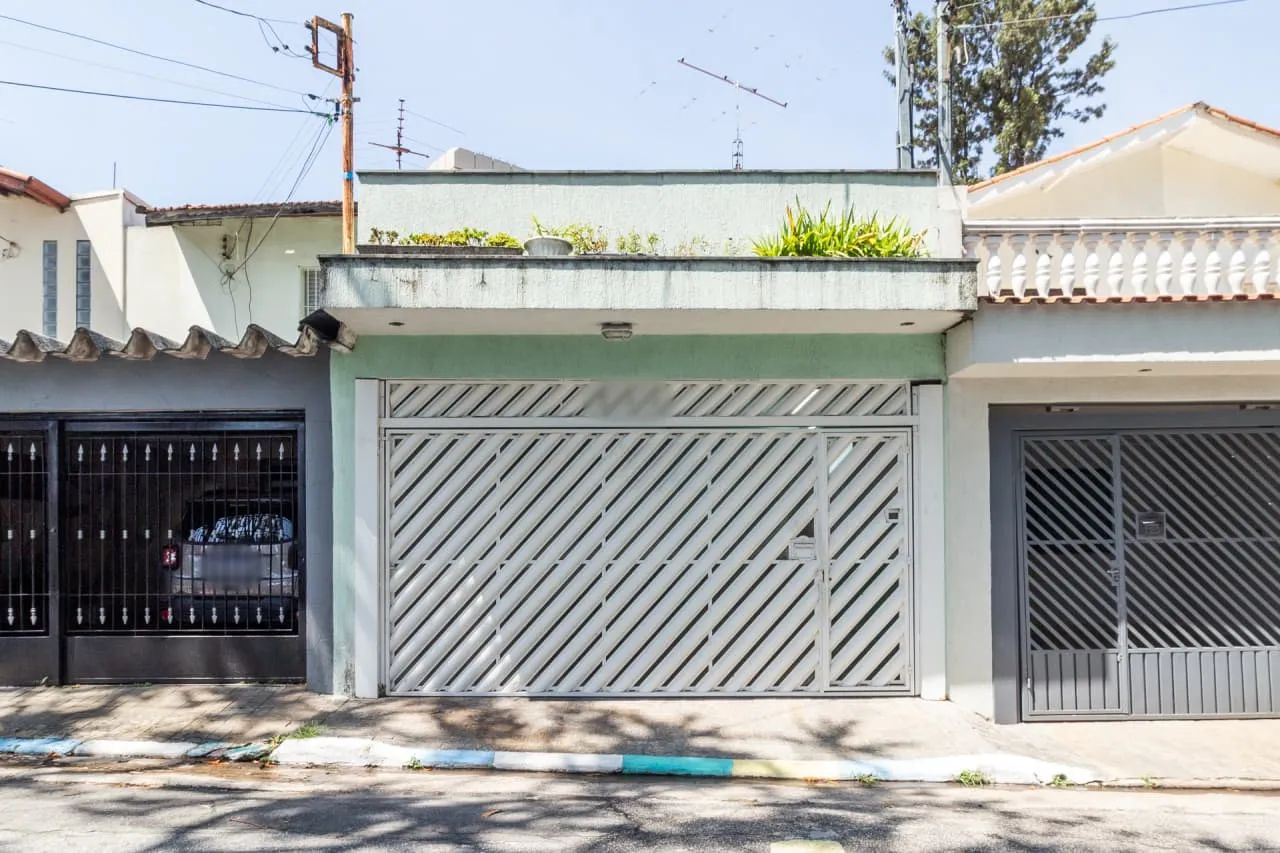 Casa comercial na Rua General Irulegui Cunha, 234  380 m²