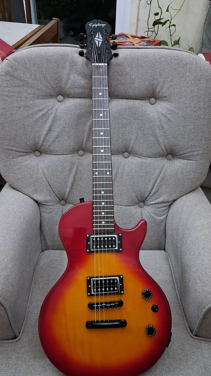 Guitarra Epiphone Les Paul(cap ProBucker c/ split) tarraxa c/ trava