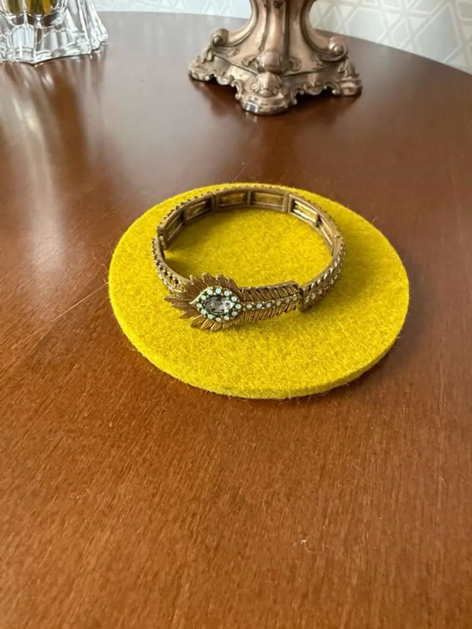 Pulseira bracelete dourado com pedras 