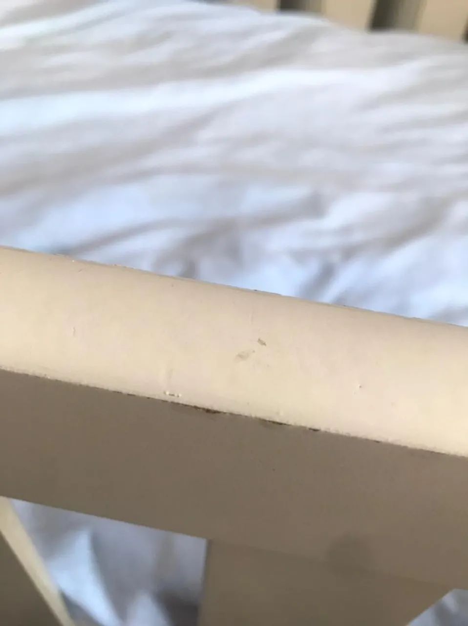 Berço com cômoda + colchão + 2 lençóis (retirando a cômoda se torna uma cama) - Foto 4