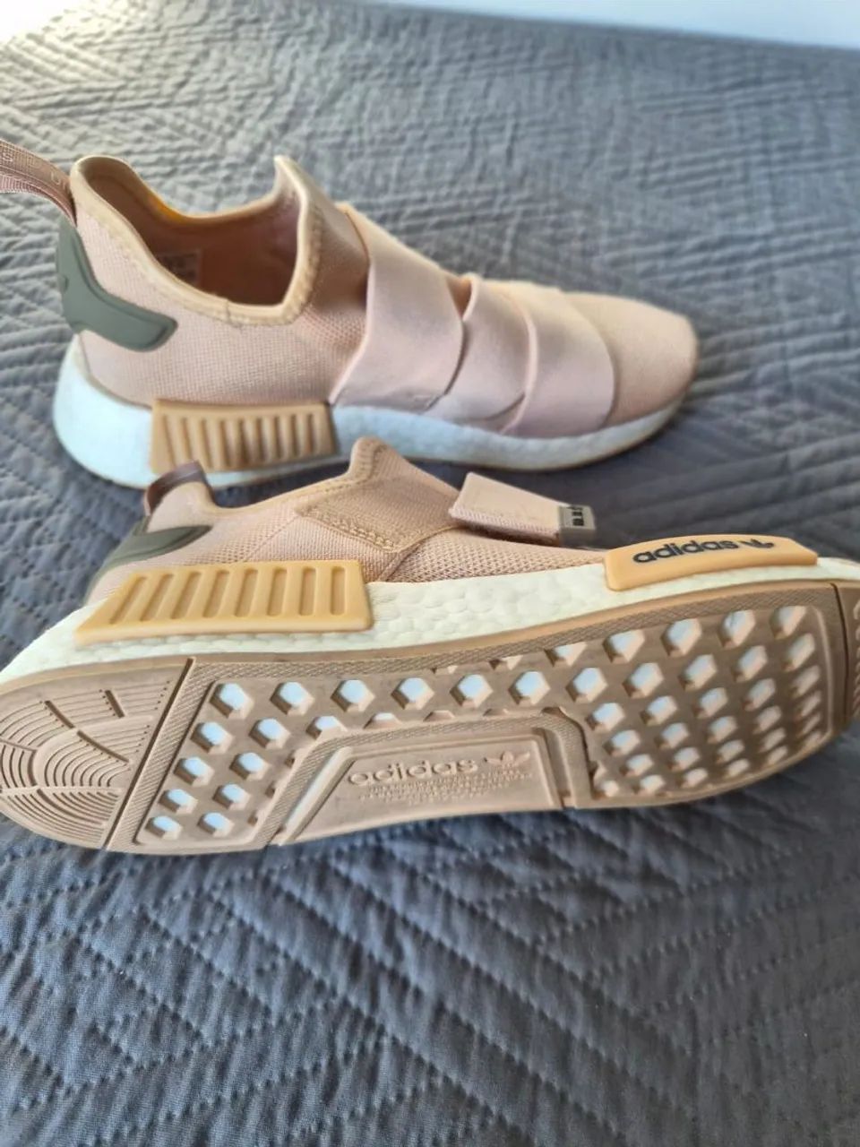Tênis Adidas modelo NMD_R1 Strap - Foto 4