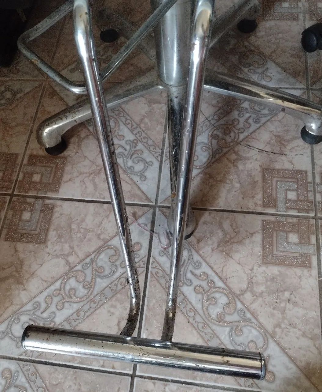 Cadeiras sobrancelha e maquiagem - Foto 2