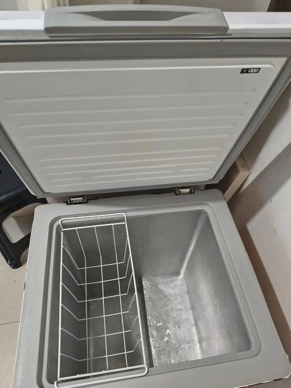 Freezer Midea de 1 porta funcionando perfeitamente. Novinho, com