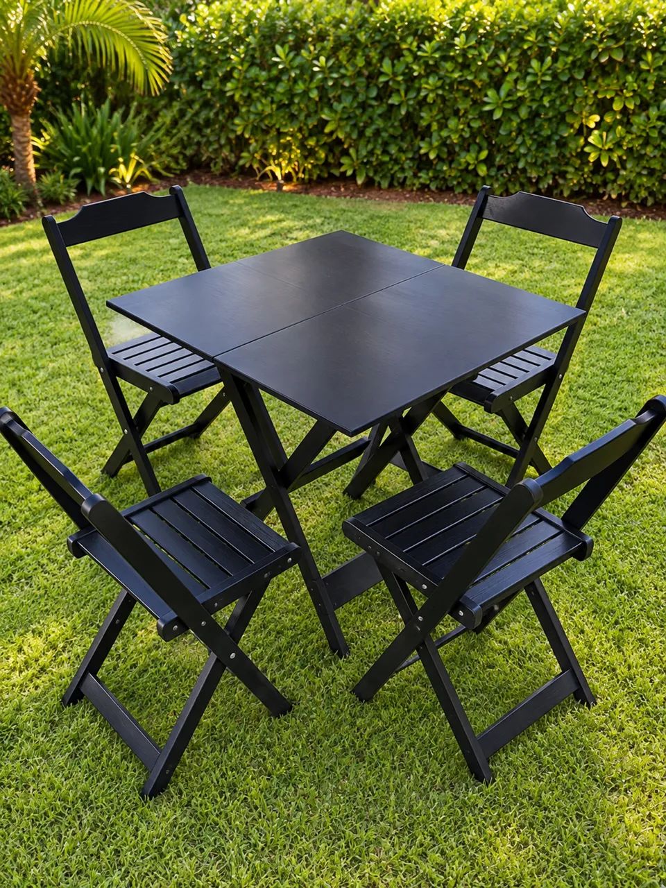 4 Conjunto de mesa e 4 cadeiras de madeira 70x70 