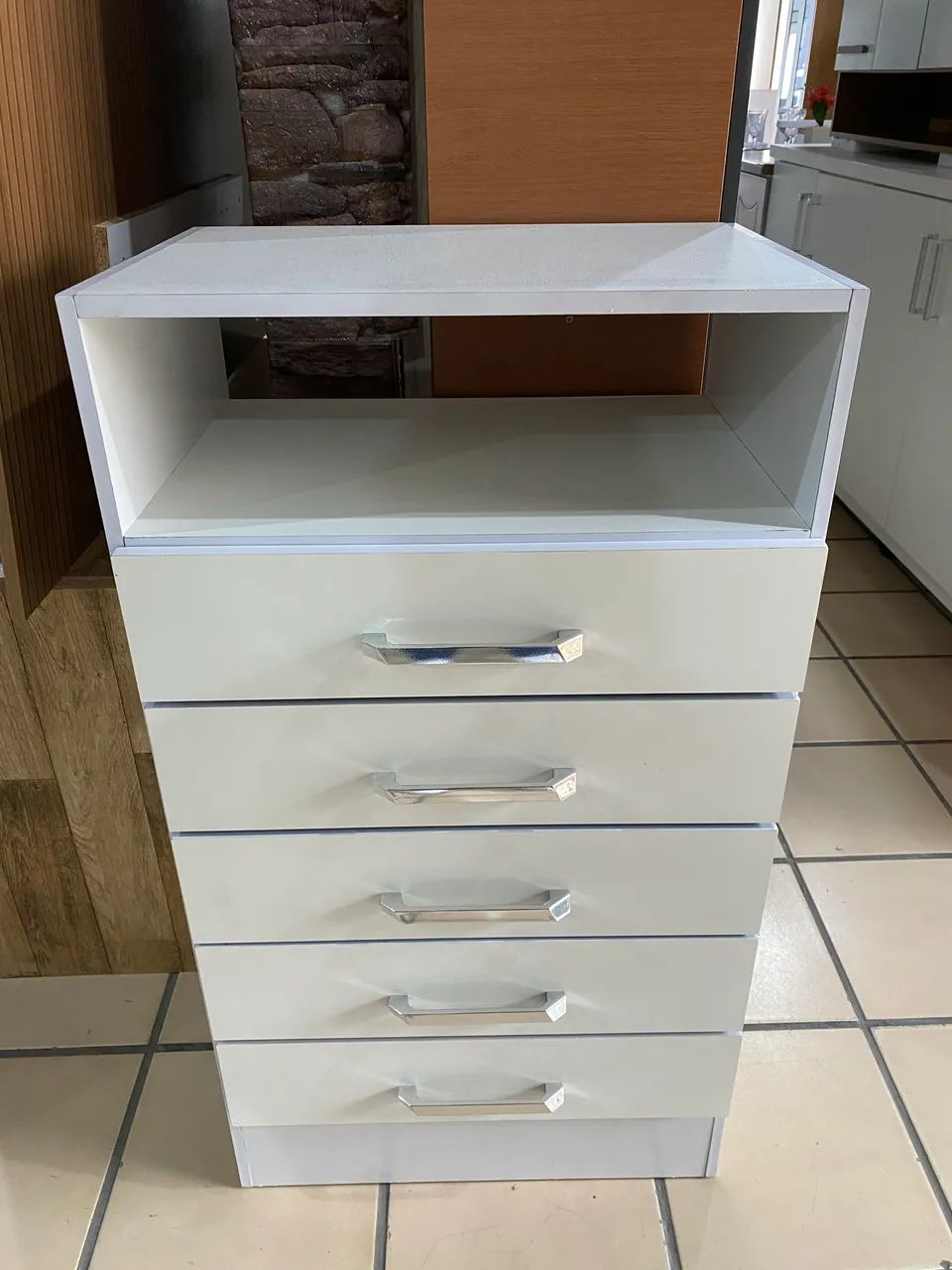 Cômoda com 5 gavetas 