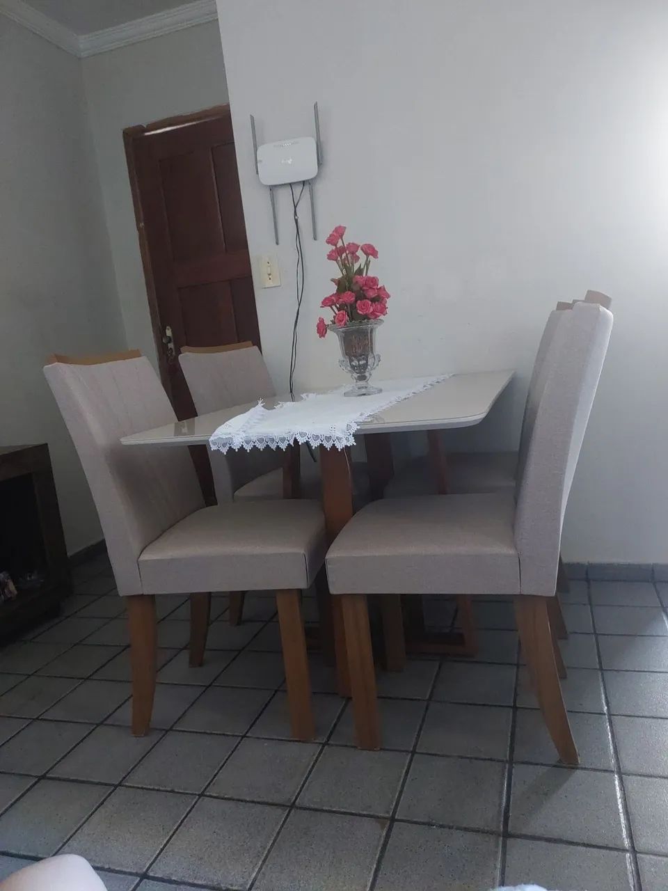 Vendo mesa com 4 cadeiras ótimo estado 