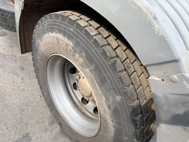 MB AXOR 1933 4X2 2010 - Foto 5