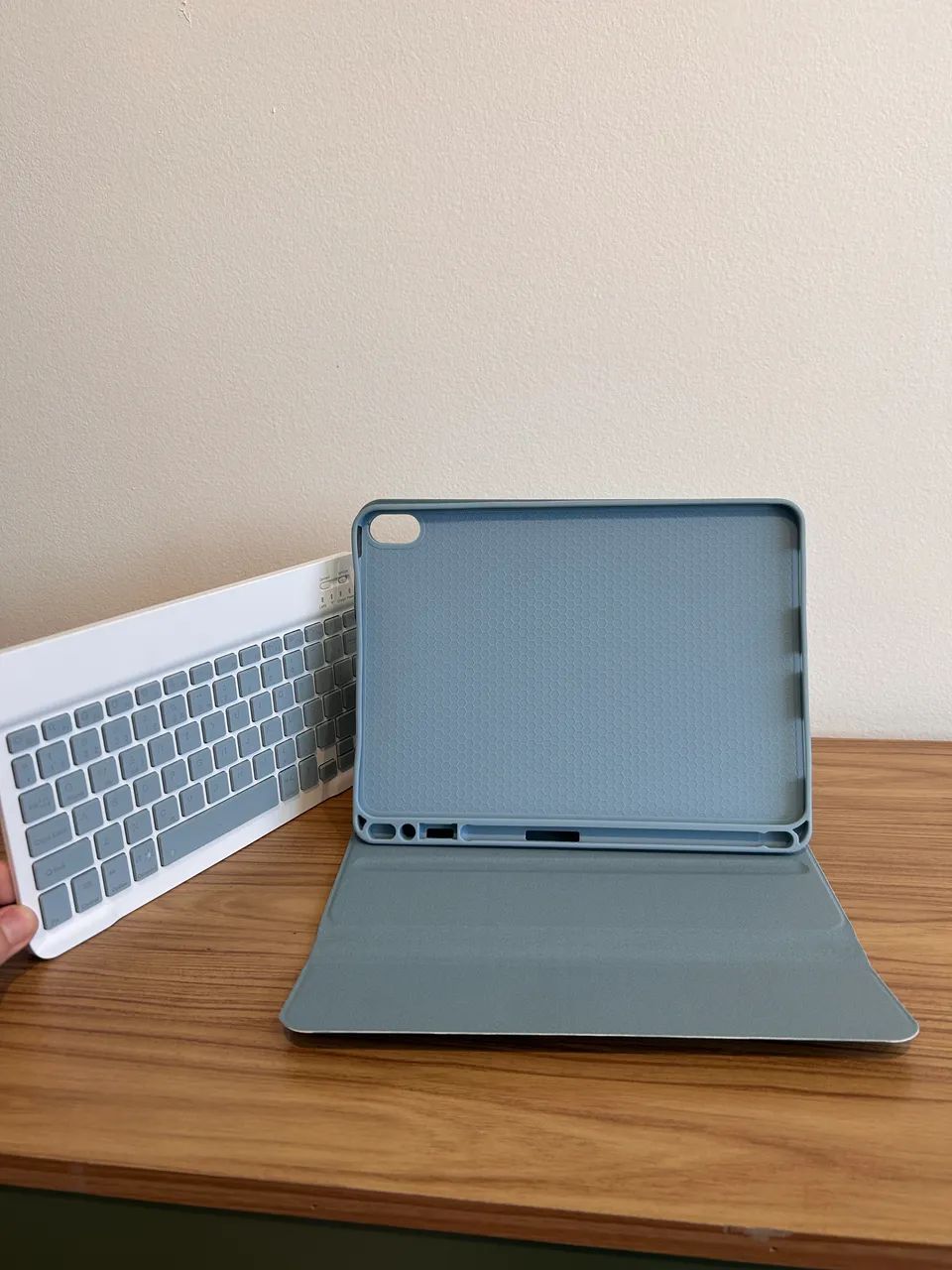 Teclado Bluetooth + Capa para iPad - Excelente estado - Foto 2