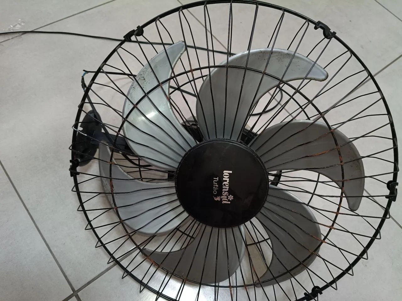 Vendo ventilador 6 pás de parede com defeito