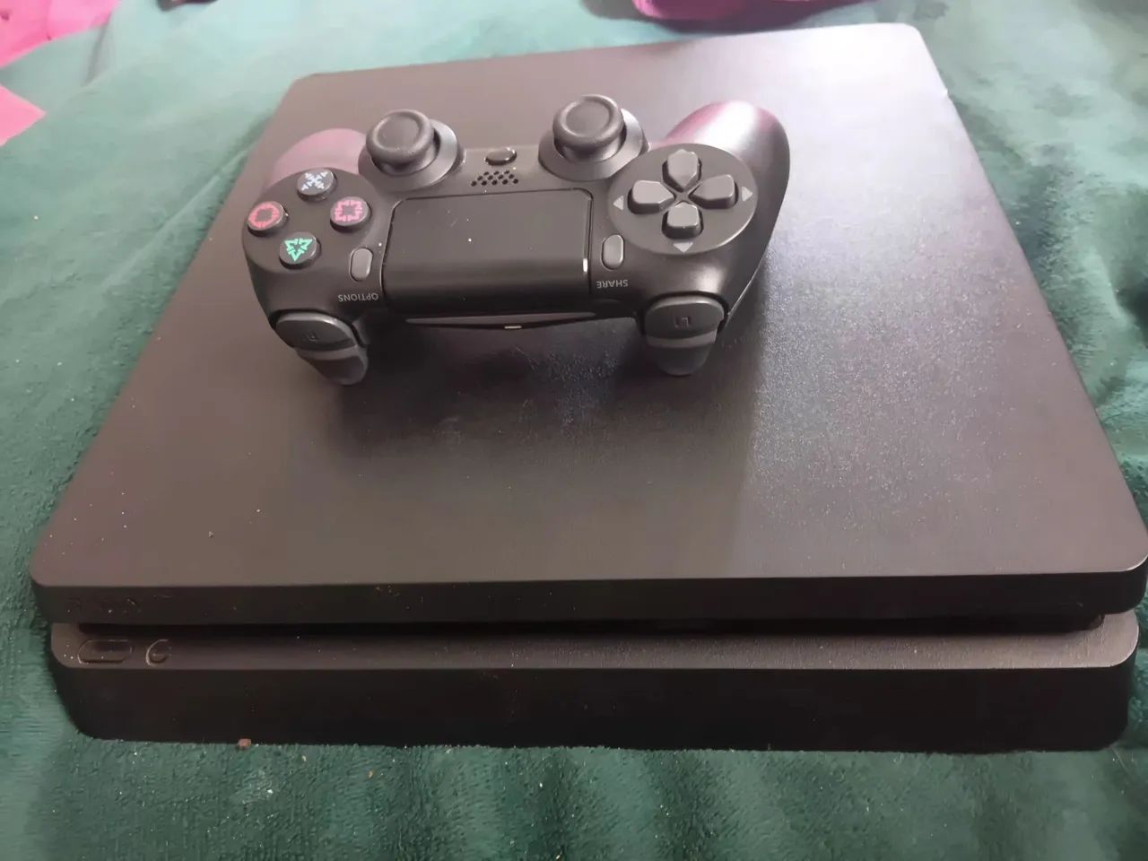 Ps4 + controle e dois jogos - Foto 2