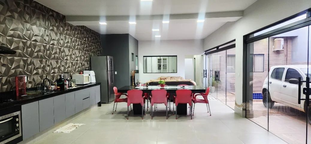 CASA COM FINO ACABAMENTO, BEM LOCALIZADA - Foto 4