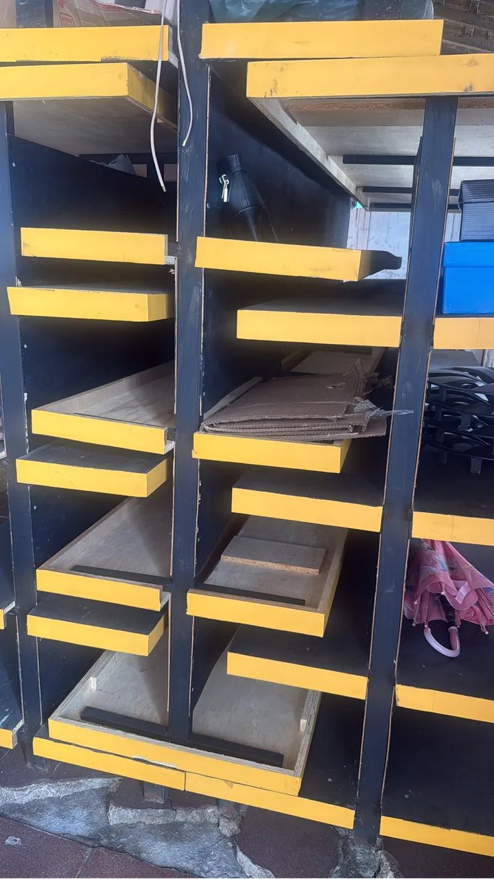 Prateleiras em MDF  e Metalon.  - Foto 4