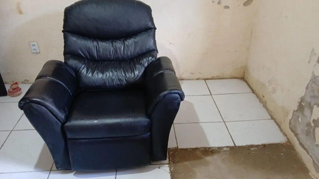 Vendo Poltrona Reclinável  - Foto 4