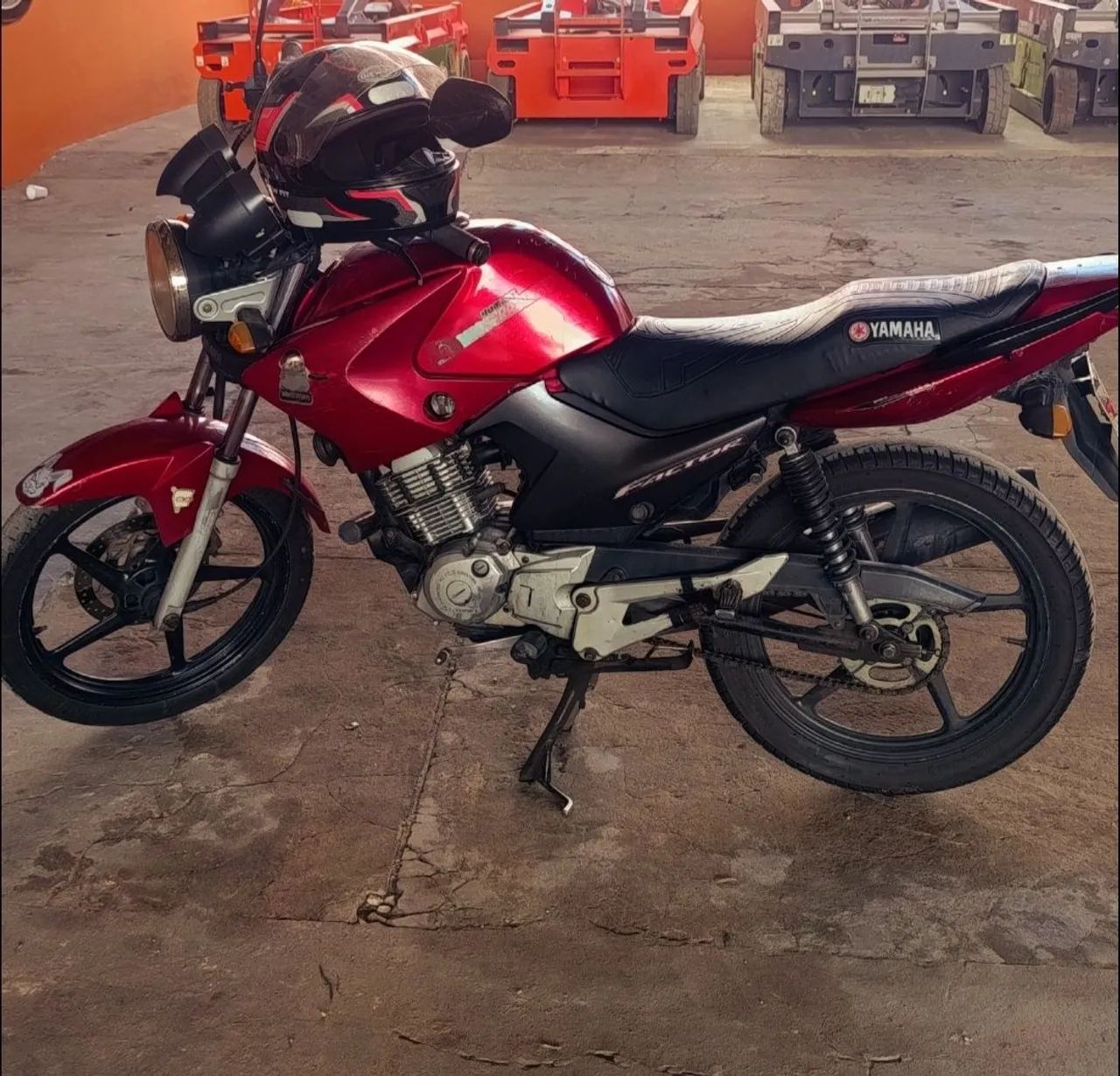 Moto Factor 125 em ótimo estado