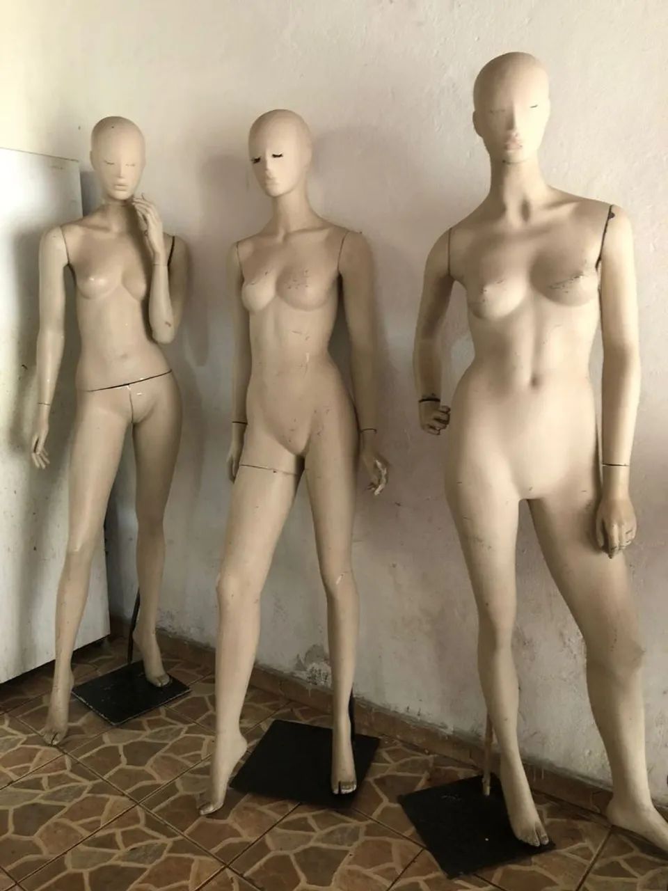 3 manequins gesso por 650 reais  - Foto 2